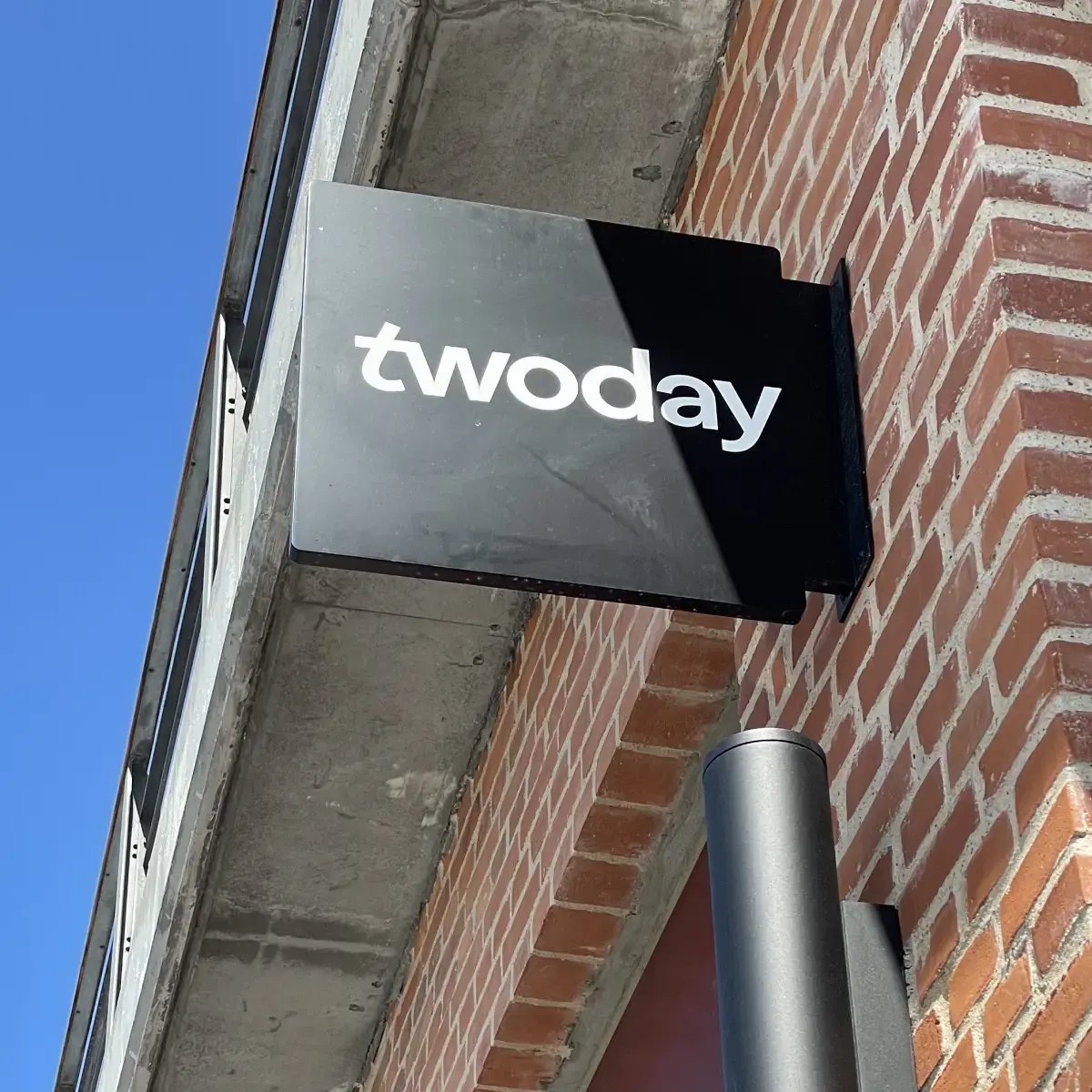twoday-sign-1200x1200-01