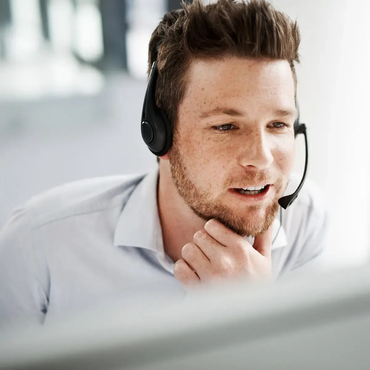service-and-support-employee-1200x1200-01