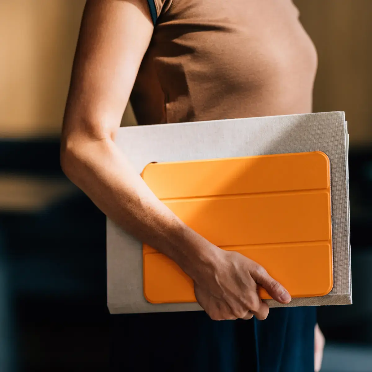 twoday-women-with-labtop-tablet-1200x1200-01